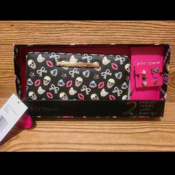 Betsey Johnson skull bow wallet Earring Set - Picture 2 of 5